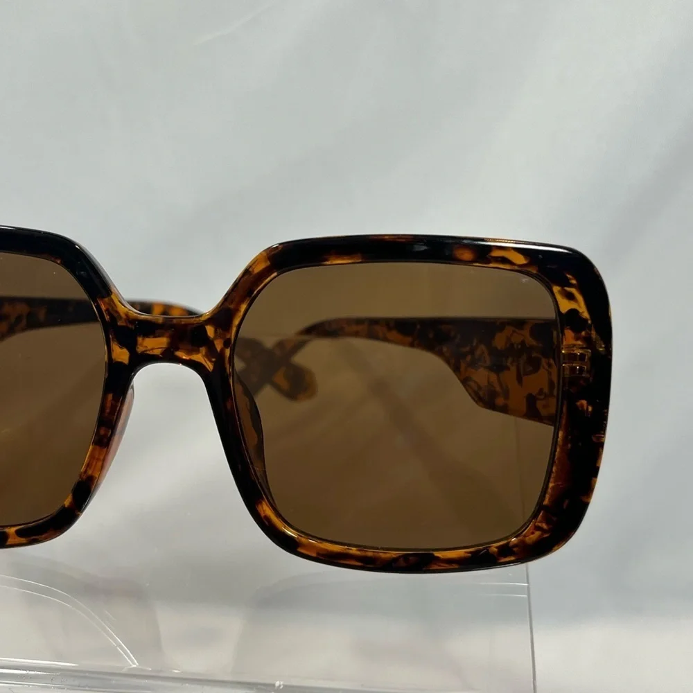 NWOT Marbled Frame Squared Oversized Sunglasses